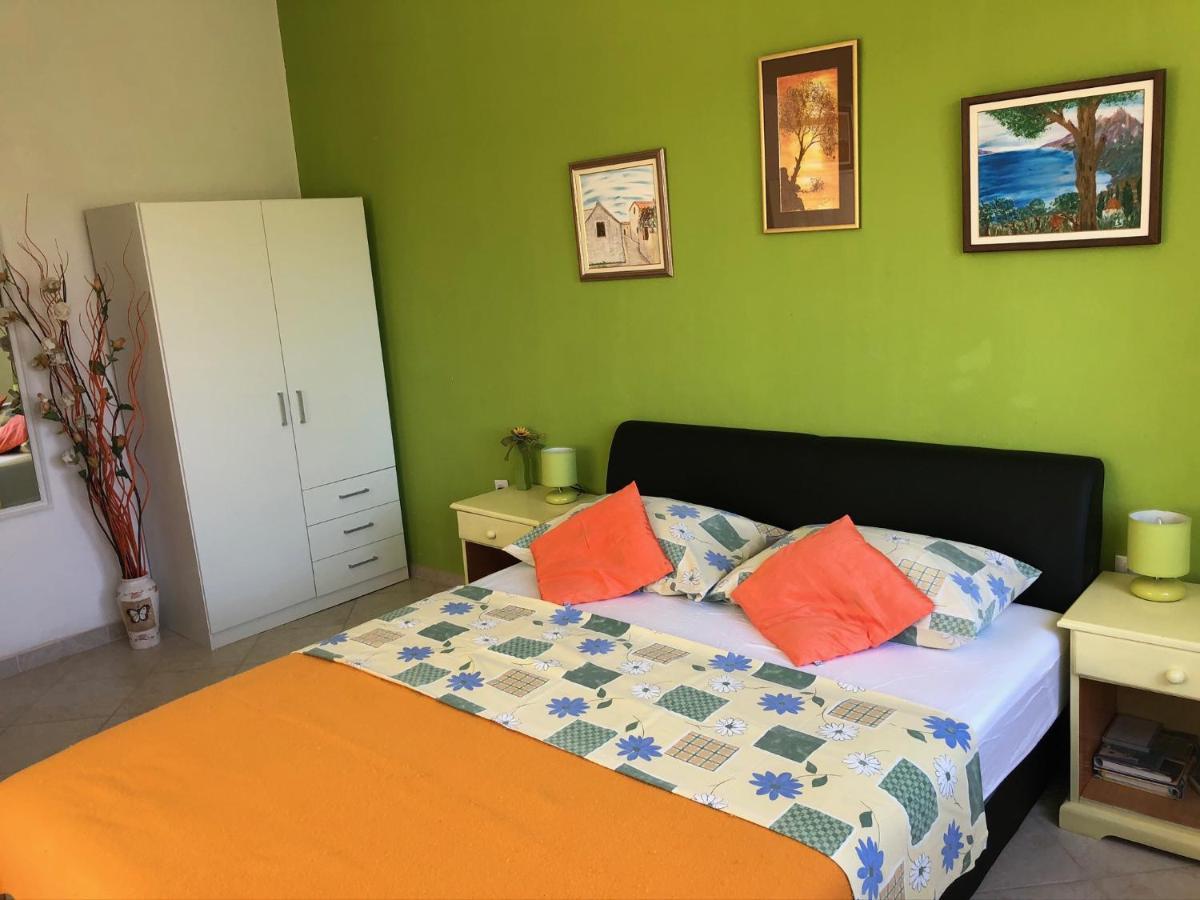 Family Stakic Baška Voda Exterior foto